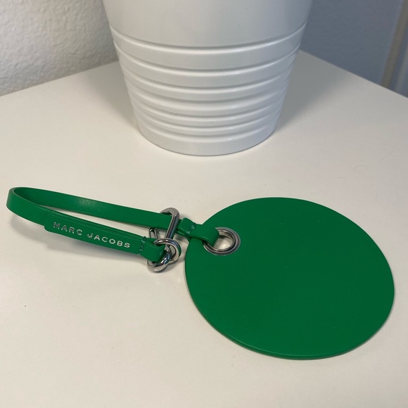 Marc Jacobs Accessories - 🚨SOLD🚨Marc Jacobs Green Leather Luggage Tag